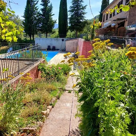 Appartement Superbe Au Cœur Luberon Proche Du Colorado Provencal Dans Résidence Au Calme Avec Piscine, Magnifique Vu Sur Le Luberon Depuis La Terrasse Viens